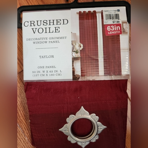 Beautiful red curtain - Picture 2 of 3